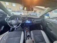 Usado Toyota Auris Hybrid 136 CV (100 kW) 2016 Azul Berlina