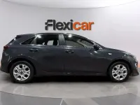 Usado Kia Ceed 136 CV (100 kW) 2023 Gris Utilitario