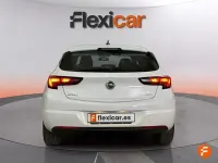 Usado Opel Astra Selective 110 CV (80 kW) 2019 Blanco Berlina