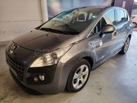 Usado Peugeot 3008 Allure 112 CV (82 kW) 2011 Gris / plata Familiar