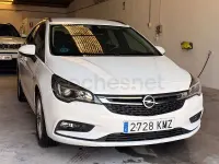 Usado Opel Astra Business 110 CV (80 kW) 2018 Blanco Familiar