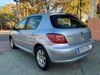 Usado Peugeot 307 75 CV (55 kW) 2002 Gris / plata Berlina