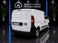 Usado Fiat Doblò 95 CV (69 kW) 2021 Blanco Monovolumen
