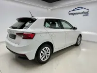 Usado Skoda Fabia Ambition 95 CV (69 kW) 2022 Blanco Utilitario