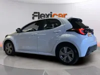 Usado Toyota Yaris Hybrid Active 116 CV (85 kW) 2025 Blanco Berlina