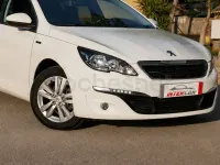 Usado Peugeot 308 Allure 110 CV (80 kW) 2015 Blanco Berlina