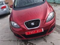 Usado Seat Altea Style 105 CV (77 kW) 2010 Granate Monovolumen
