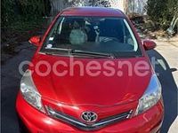 Usado Toyota Yaris Connect Style 101 CV (74 kW) 2012 Rojo Berlina