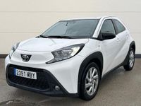 Usado Toyota Aygo Play 72 CV (52 kW) 2022 Blanco Utilitario