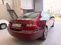 Usado Mercedes CLK220 Elegance 150 CV (110 kW) 2006 Granate Coupe