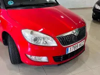 Usado Skoda Fabia Ambition 60 CV (44 kW) 2011 Rojo Berlina
