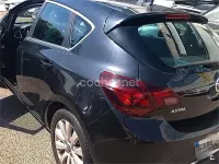 Usado Opel Astra Selective 110 CV (80 kW) 2014 Negro Berlina