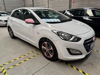 Usado Hyundai i30 110 CV (80 kW) 2015 Blanco Berlina