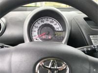 Usado Toyota Aygo Live 68 CV (50 kW) 2013 Gris / plata Utilitario