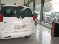Usado Peugeot 5008 Active 120 CV (88 kW) 2014 Blanco Monovolumen