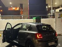 Usado VW Polo Advance 90 CV (66 kW) 2015 Gris / plata Berlina
