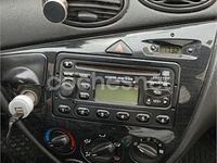 Usado Ford Focus Ghia 100 CV (73 kW) 2001 Gris / plata Berlina