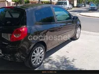 Usado Renault Clio II Extreme 100 CV (73 kW) 2006 Marrón Berlina