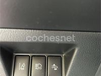 Usado Toyota Yaris Hybrid Advance 100 CV (73 kW) 2017 Rojo Berlina