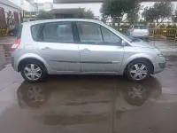 Usado Renault Scénic Dynamique 105 CV (77 kW) 2005 Gris / plata Monovolumen