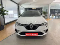 Usado Renault Mégane II Zen 115 CV (84 kW) 2021 Blanco Berlina
