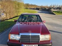 Usado Mercedes E250 113 CV (83 kW) 1993 Granate Berlina