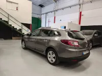 Usado Renault Mégane GrandTour Dynamique 110 CV (80 kW) 2011 Gris / plata Familiar