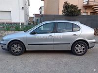 Usado Seat Leon 110 CV (80 kW) 2000 Gris / plata Utilitario