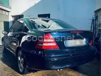 Usado Mercedes C220 150 CV (110 kW) 2005 Azul Berlina
