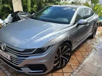 Usado VW Arteon R-line 190 CV (139 kW) 2018 Gris / plata Utilitario
