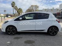 Usado Toyota Yaris Hybrid 100 CV (73 kW) 2018 Blanco Berlina