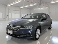 Usado Skoda Superb LAURIN & KLEMENT 217 CV (159 kW) 2021 Grisnegro Familiar