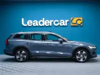 Usado Volvo V60 CC Pro 197 CV (144 kW) 2022 Gris / plata Familiar