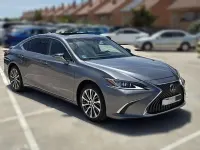 Usado Lexus ES300 Business Edition 178 CV (130 kW) 2020 Gris Berlina