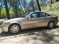 Usado Mercedes E240 Elegance 177 CV (130 kW) 2003 Beige Berlina