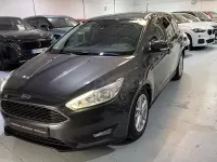 Usado Ford Focus Trend 120 CV (88 kW) 2017 Gris / plata Familiar