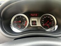 Usado Renault Clio II Rip Curl 70 CV (51 kW) 2007 Gris / plata Berlina