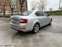Usado Skoda Octavia Active 110 CV (80 kW) 2016 Gris / plata Familiar