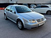 Usado VW Bora Trendline 110 CV (80 kW) 2001 Gris / plata Berlina