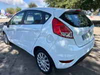 Usado Ford Fiesta Trend 75 CV (55 kW) 2017 Blanco Utilitario
