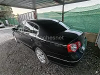 Usado VW Passat Highline 140 CV (102 kW) 2005 Negro Berlina