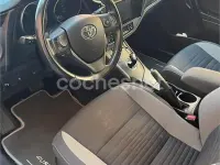 Usado Toyota Auris Hybrid Active 136 CV (100 kW) 2018 Azul Berlina
