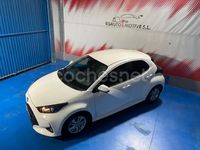 Usado Toyota Yaris Hybrid Active 116 CV (85 kW) 2022 Blanco Berlina