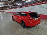 Usado Volvo V60 R-Design Kinetic 115 CV (84 kW) 2014 Rojo Familiar