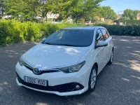 Usado Toyota Auris Hybrid Business Edition 136 CV (100 kW) 2017 Blanco Berlina