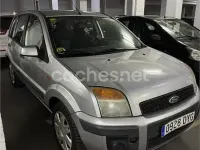 Usado Ford Fusion Trend 68 CV (50 kW) 2006 Gris / plata Utilitario