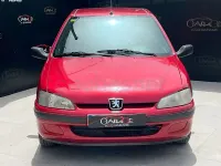 Usado Peugeot 106 60 CV (44 kW) 2001 Granate Utilitario