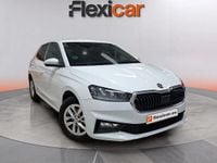 Usado Skoda Fabia Selection 95 CV (69 kW) 2024 Blanco Utilitario