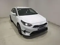 Usado Kia Ceed 101 CV (74 kW) 2025 Blanco Utilitario