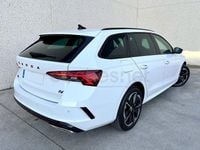 Usado Skoda Octavia RS 245 CV (180 kW) 2021 Blanco Familiar